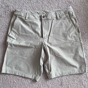 Lululemon men’s commission shorts khaki